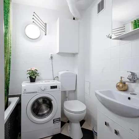 Clicktheflat Wilson Square Hostel *