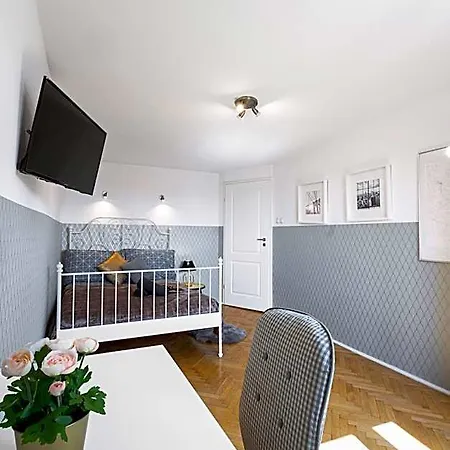 Clicktheflat Wilson Square *