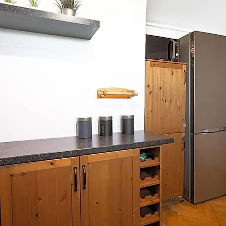 Clicktheflat Wilson Square Hostel
