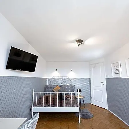 Clicktheflat Wilson Square Hostel