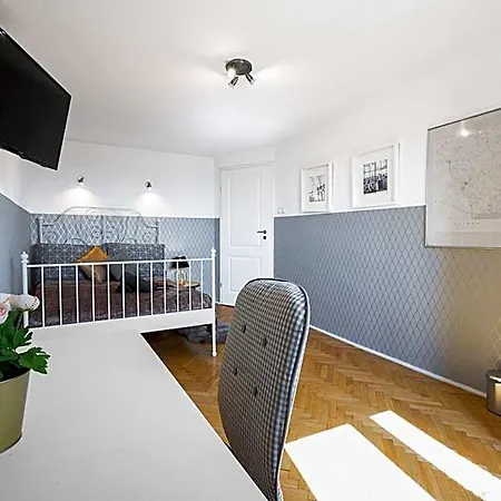 Clicktheflat Wilson Square