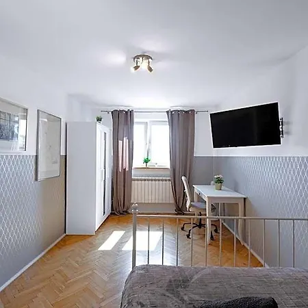 Clicktheflat Wilson Square