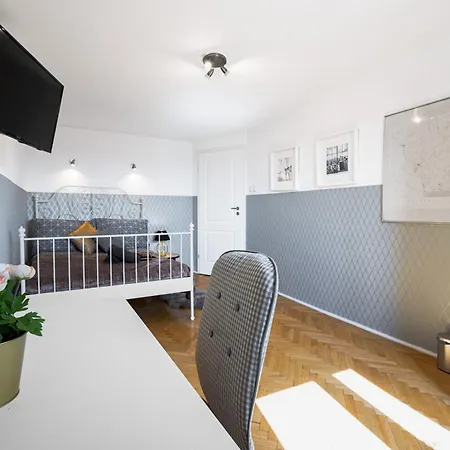 Хостел Clicktheflat Wilson Square Варшава