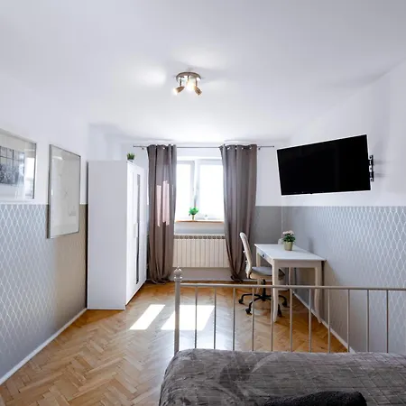 Clicktheflat Wilson Square Hostel