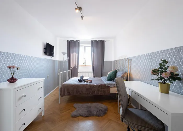 Clicktheflat Wilson Square Hostel *